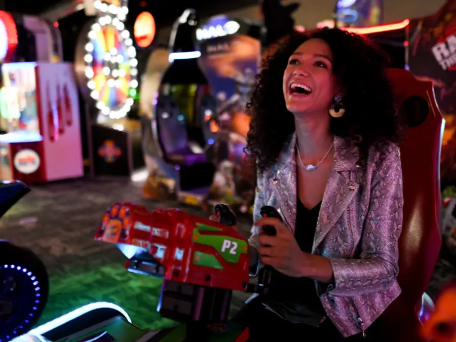 girl arcade